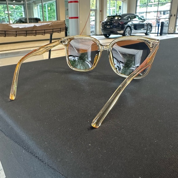 Sunglasses 😎 - Picture 4 of 5